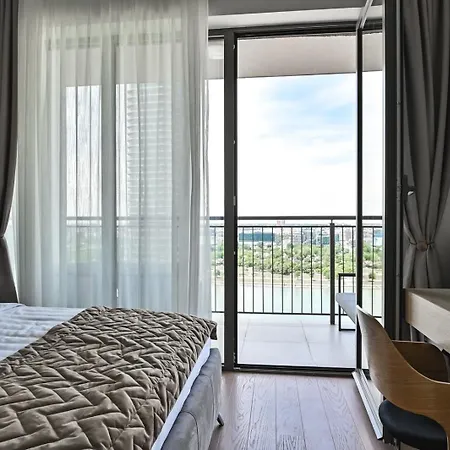 Escape - Waterfront Bw Aqua * Belgrado